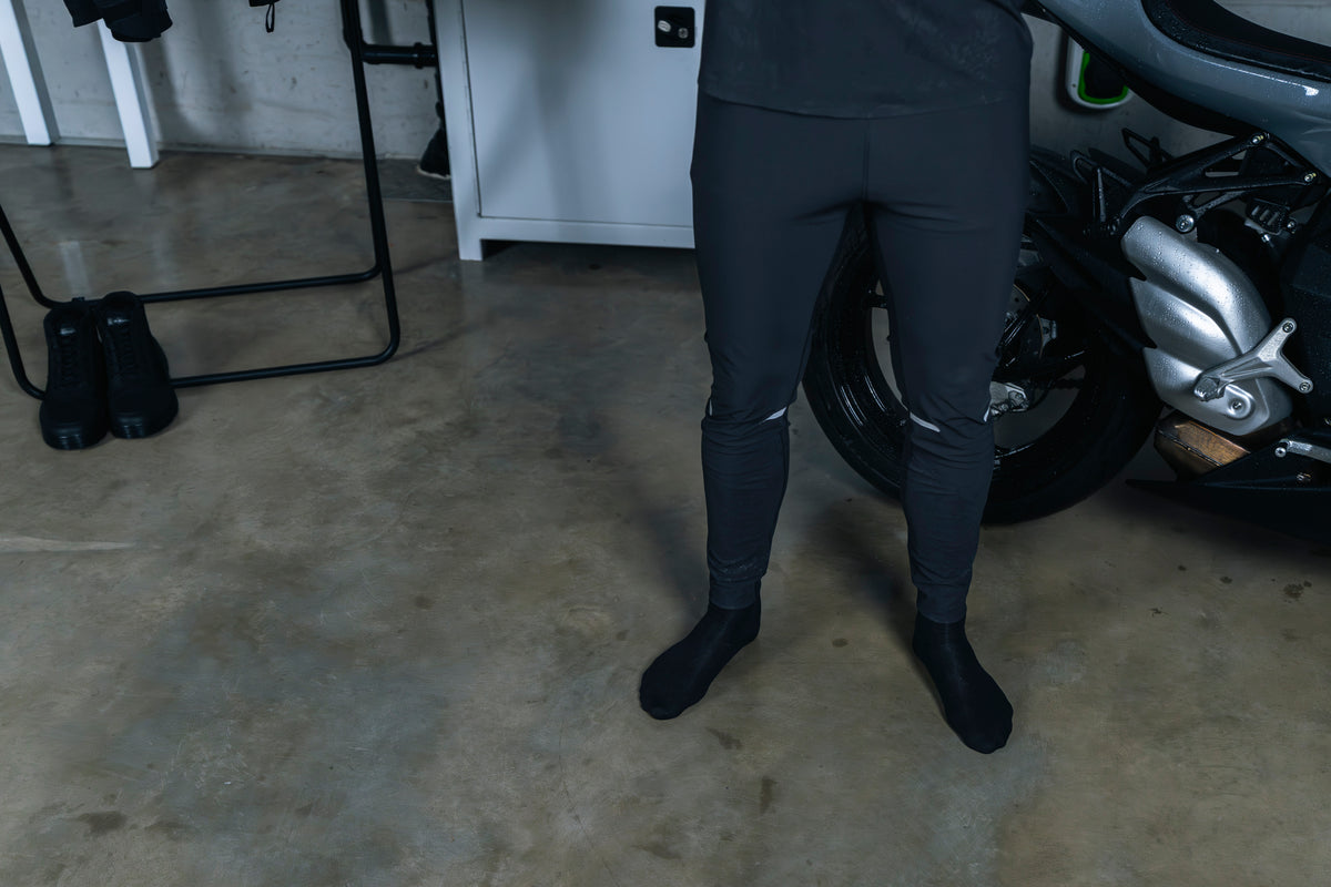 Knox Dual Active Unisex Base Layer Trousers - Black lifestyle